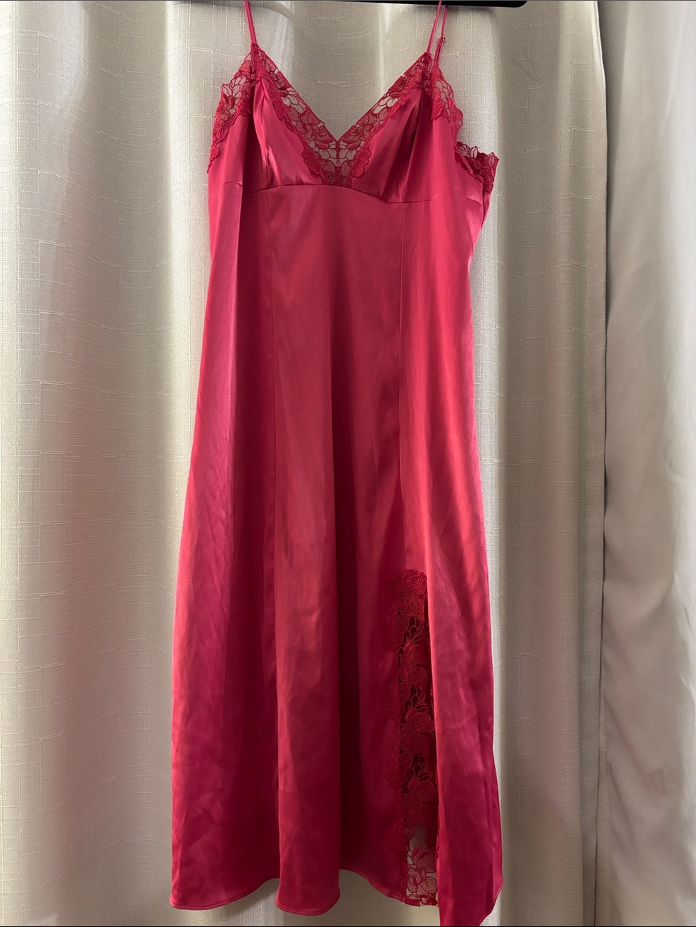 Victoria's Secret Hot Pink Lace-Trim Satin Chemise - size Large - Coquette